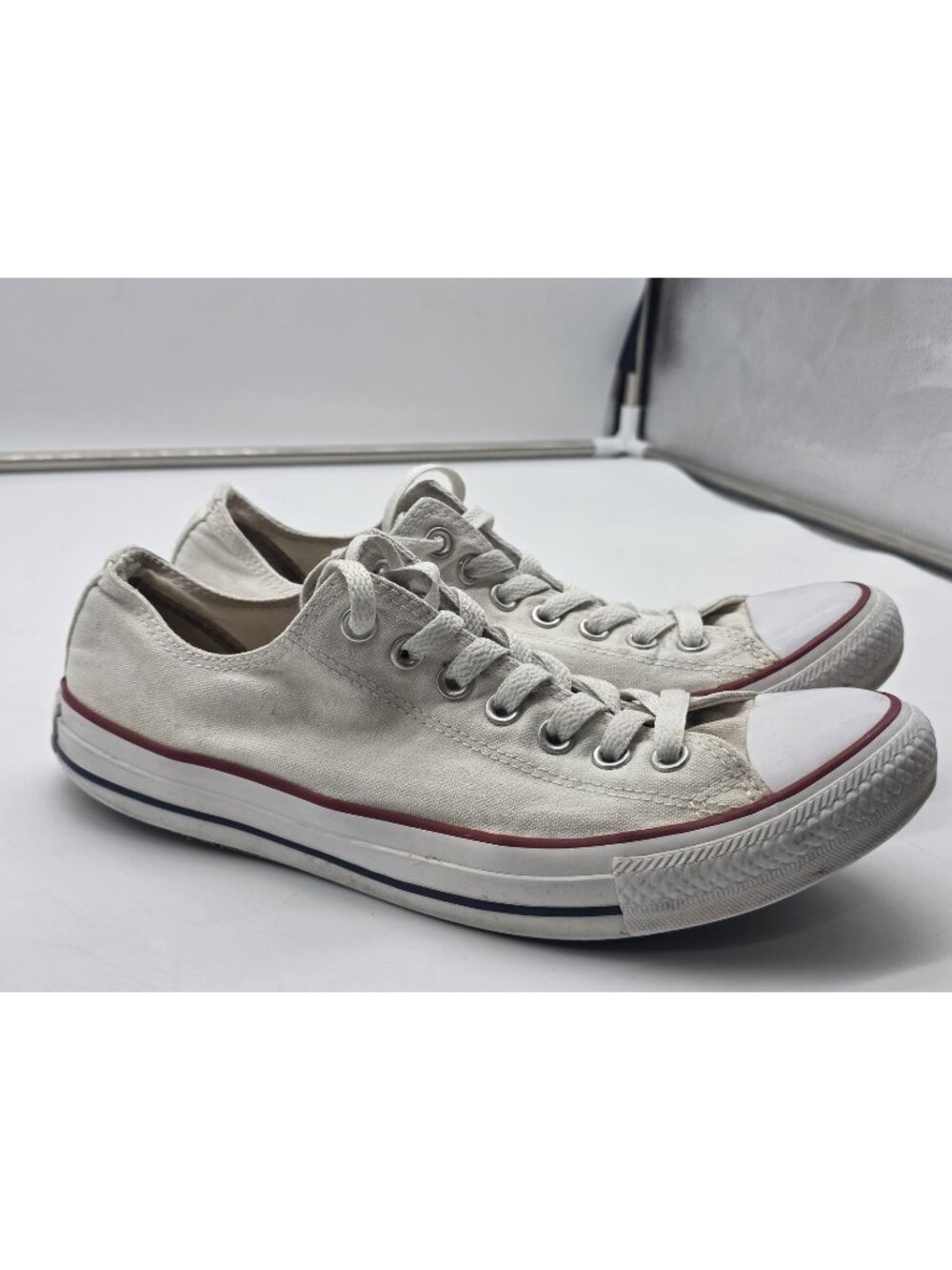 Converse Chuck Taylor All Star Shoes Mens Size 9 White Low Top Sneakers Damaged